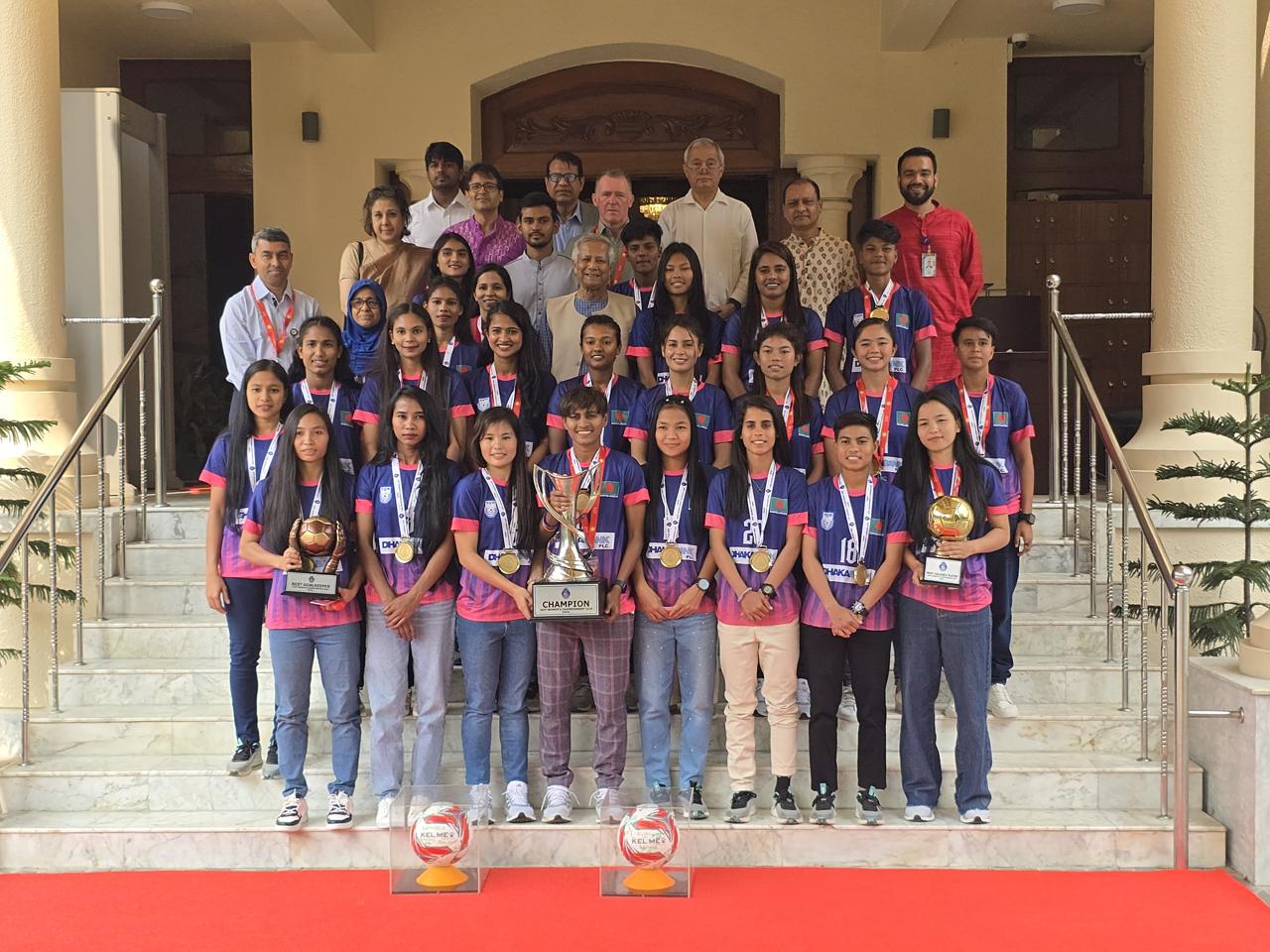 সাফ চ্যাম্পিয়ন নারী ফুটবল দলকে প্রধান উপদেষ্টার সংবর্ধনা